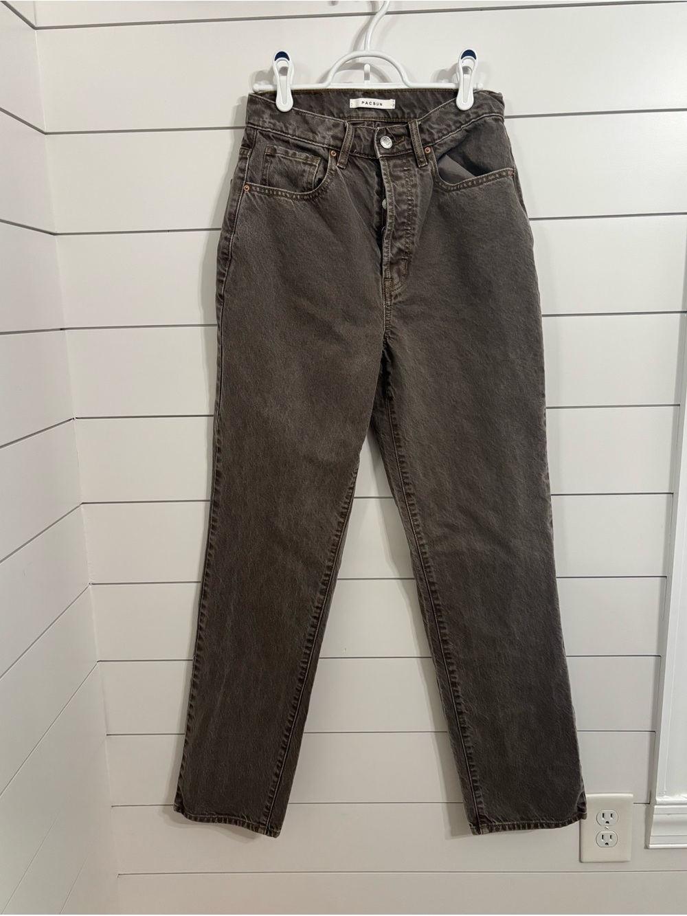 PacSun Women's High-Rise Straight Jeans in Washed Black
